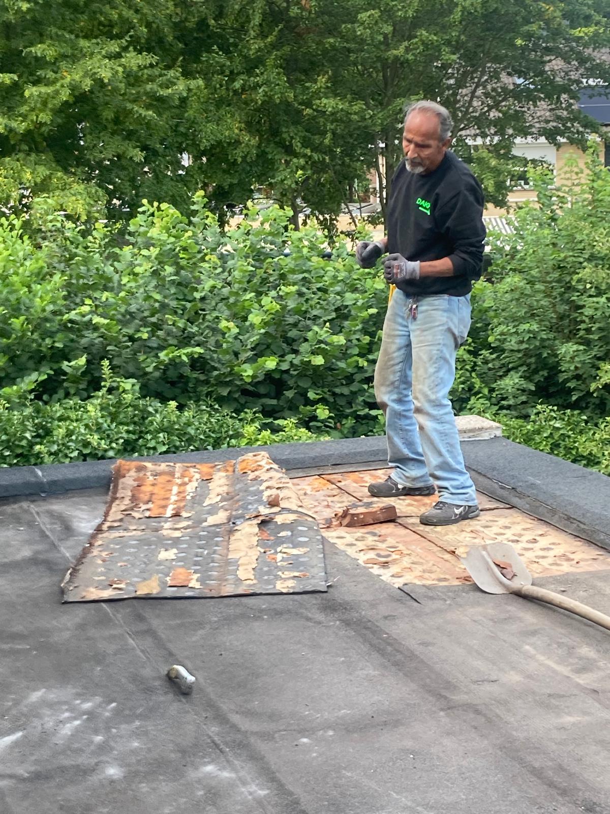 Vooraf: het verwijderen van de oude bitumen dakbedekking